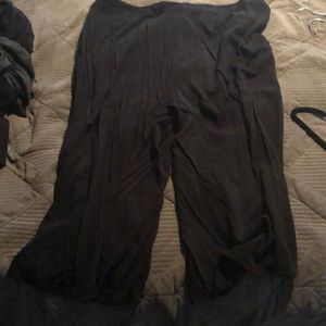 Black gaucho 3/4 dress pants